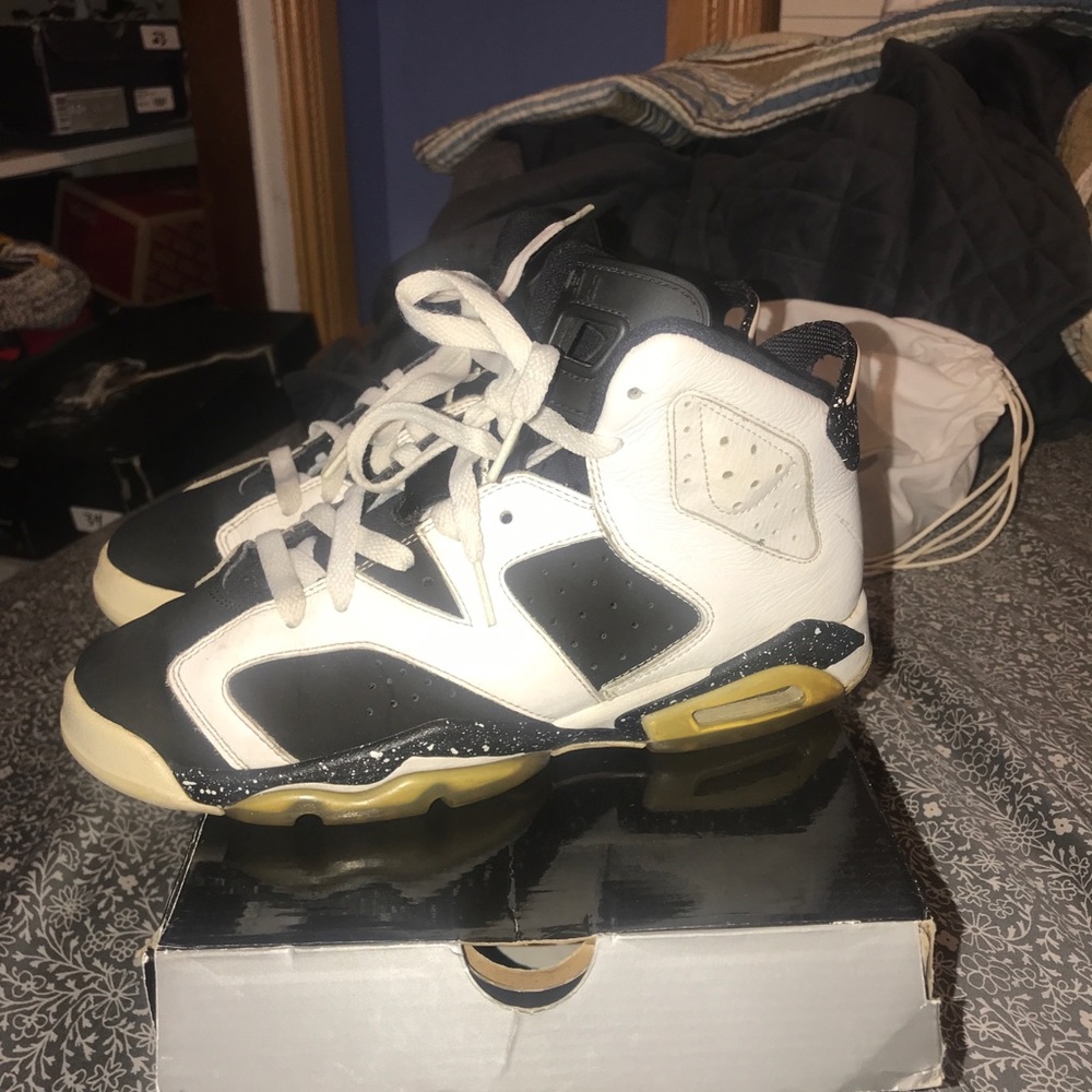 2009 Retro Jordan 6s Oreos size 7y